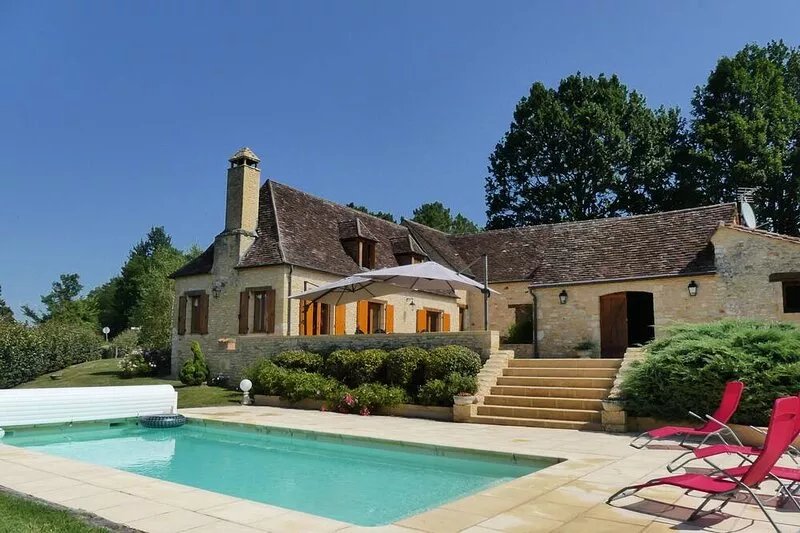 Pretty 17th century farmhouse, restored with pool, beautiful view of the valley
