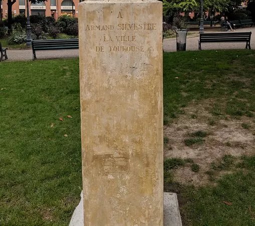 Monument A Armand Silvestre