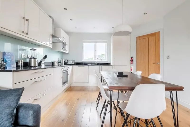Modern House in St Agnes, Parking & Garden