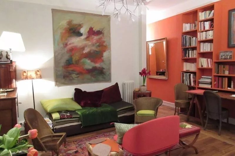 In the heart of the village of Auteuil! Urgent! Christmas and New Year