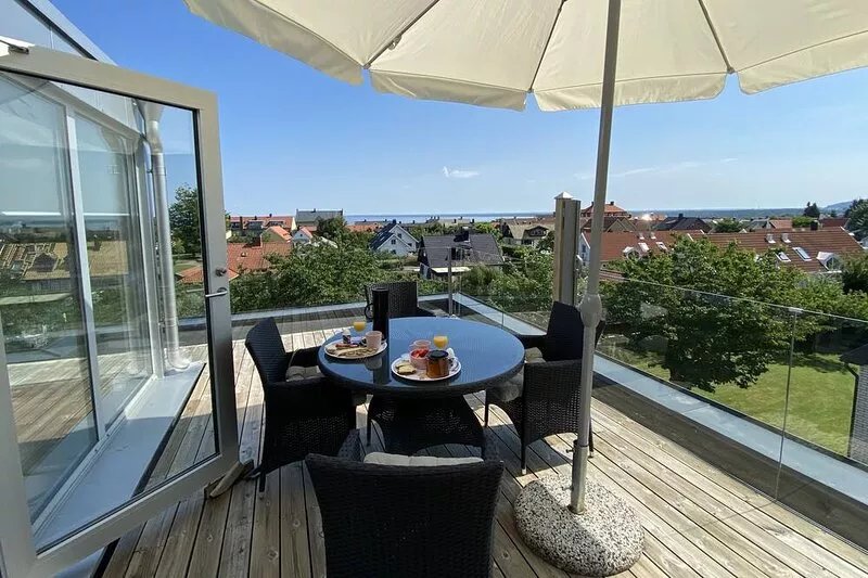 Apartment with roof terrace in the center of Båstad