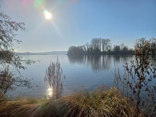 Les Etangs de la Barette et la Falaise Sainte Colette