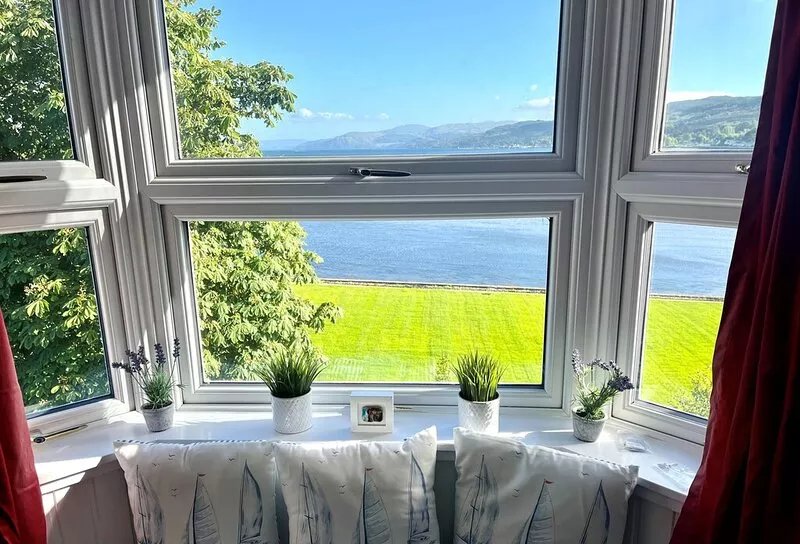 Arran View, upper floor apartment, sea views, pet friendly