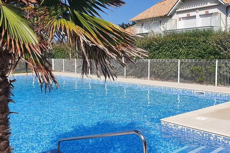 2-bedroom apartment with terrace, swimming pool, near beach and forest