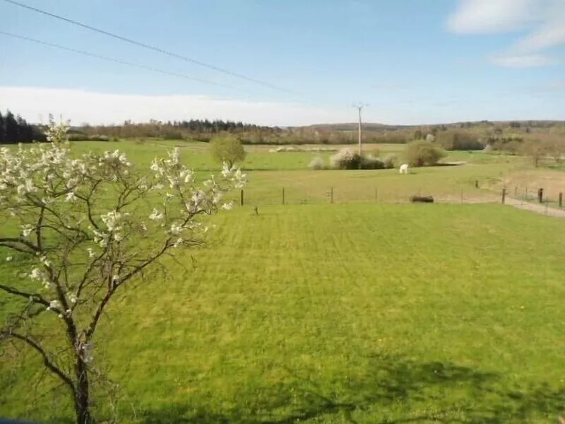 Villa dans grand jardin avec vue sur les bois du Domaine de Ciergnon