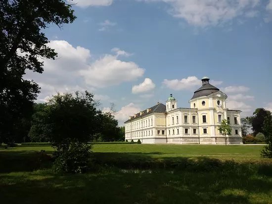 Kravare Castle