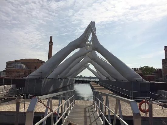Lorenzo Quinn's Building Bridges