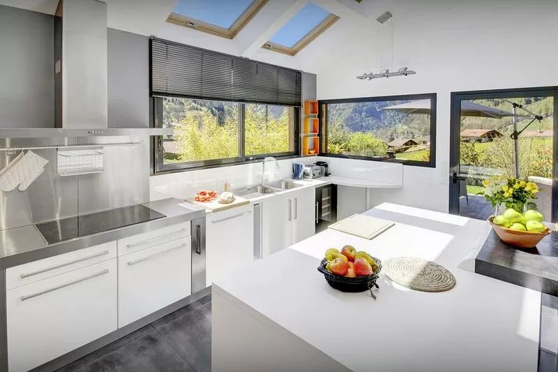 Chalet de Rollon - mountain home for 9, hot tub & office - OVO Network