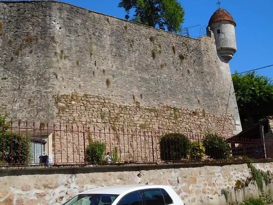Les Remparts "est" D'avallon