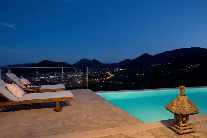 Luxury villa overlooking the sea with private pool-Villa Dahlia