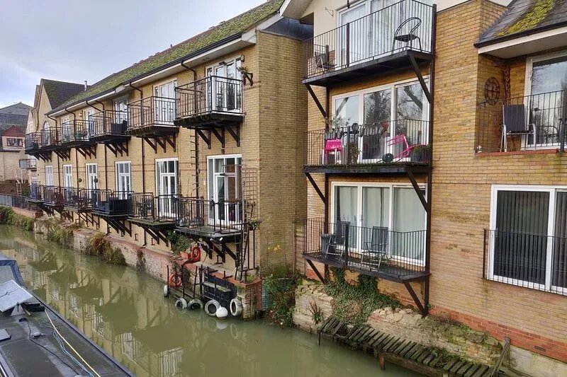 Penthouse Waterfront Apartment - St Neots