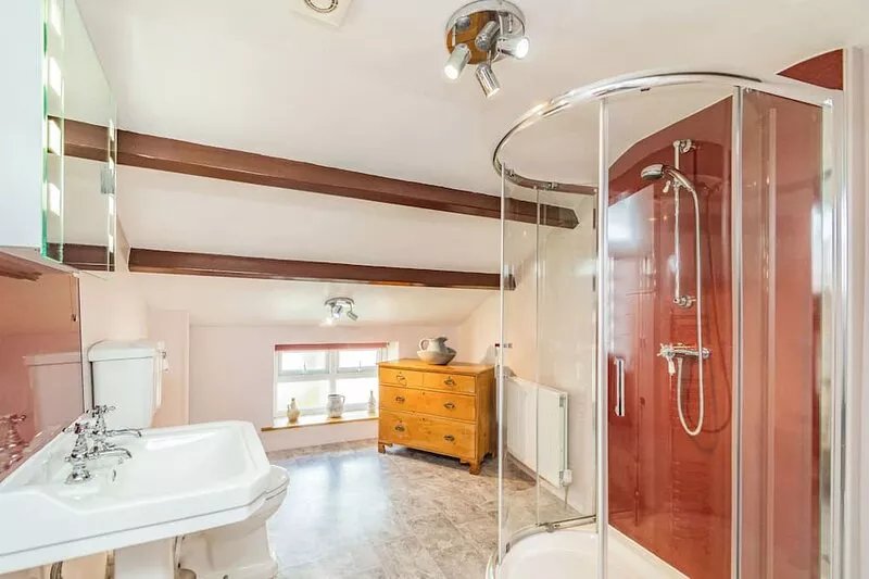 OLD DAME SCHOOL, family friendly, with open fire in Bainbridge