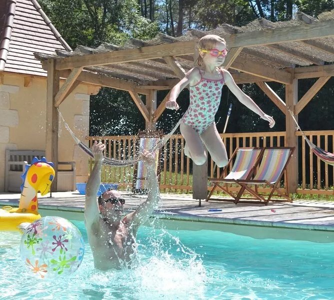 ***** Rose Barn *****  Dordogne. Child Friendly Holidays. Heated Pool. Gite.