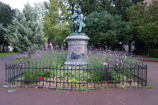 Square Adolphe Hirn