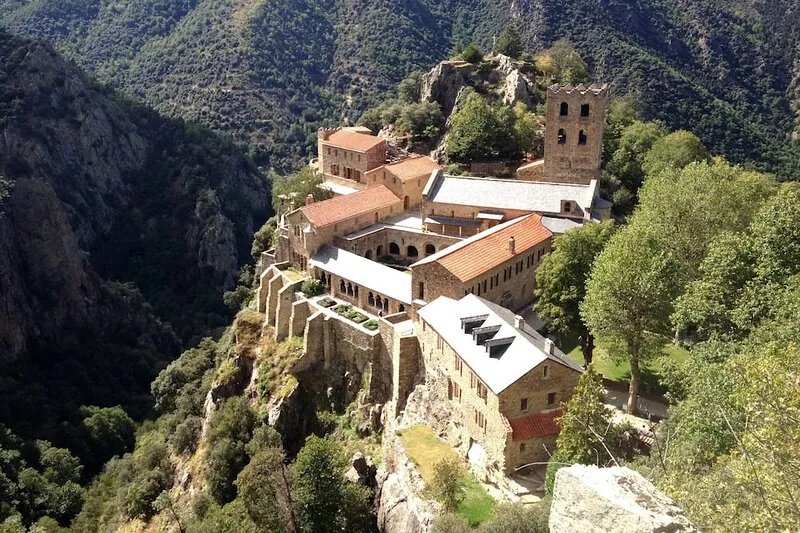 Old town centre house; wine bar & cafes 50m, sea 30mins Pyrenees close