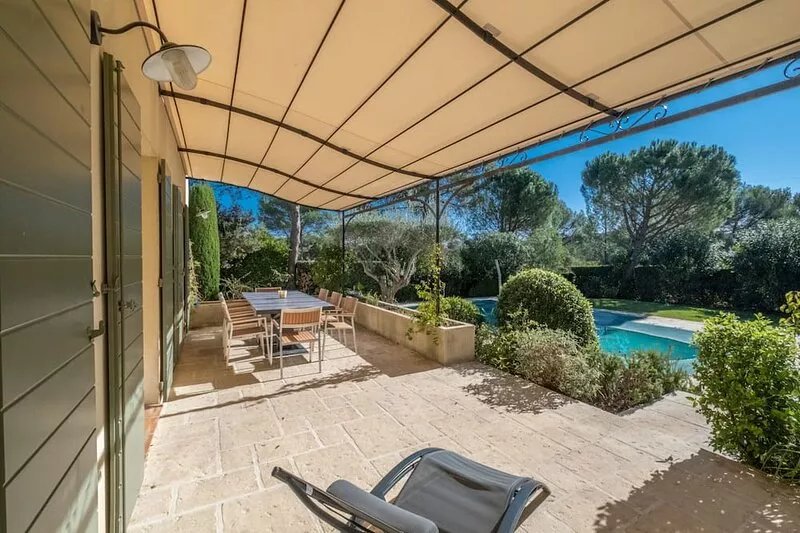 4 BEDROOM VILLA WITH PRIVATE POOL AND GARDEN (N°446)