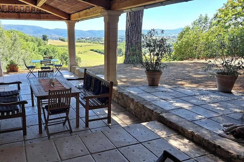 Lovely Family Home With Pool, Complete Privacy And Views Over The Lubero
