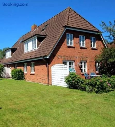 Ferienwohnungen und Haushalfte Friesland