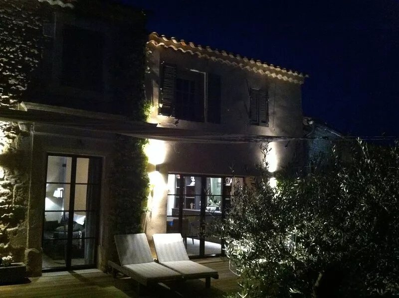 Exceptional 19th century hamlet house, quiet, landscaped garden, swimming pool