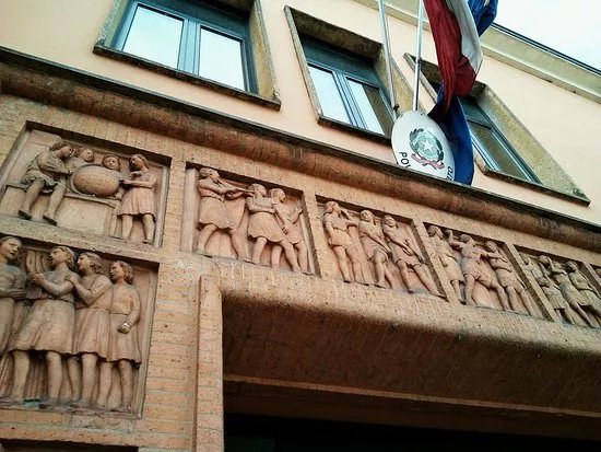 Edificio storico Casa della Giovane italiana - Architettura di regime