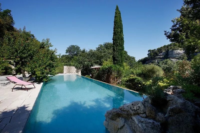 BEAUTIFUL DEMEURE 400m2,large SWIMMING POOL, flower-filled GARDEN.QUIET.COMFORT.