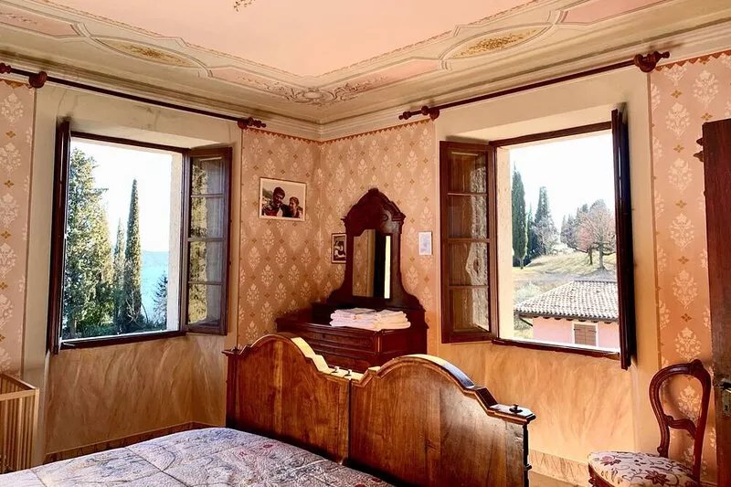 Cervano: Historic Italian Villa for 12 persons