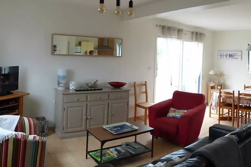 3 * seaside villa, 6 pers. 150 m from the beach and the GR34. Large enclosed