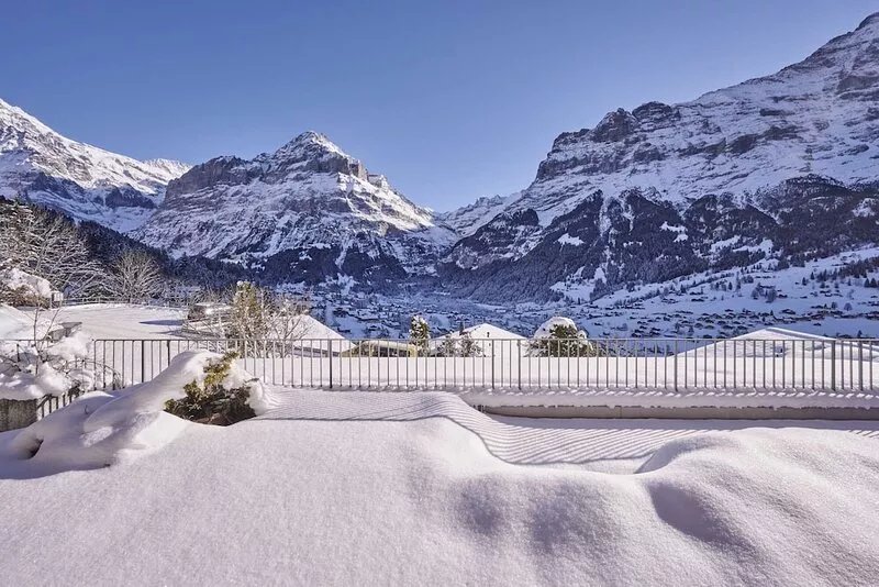 Ultimate comfort in the heart of the Swiss Alps with large terrace