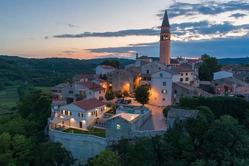 Villa Paola with Roof-pool in Central Istria