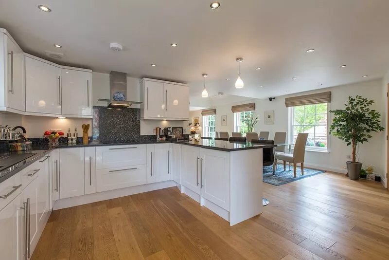 5-STAR LUXURY 'SPA-LIKE' COTTAGE RETREAT ON MILLSTREAM BY SEA in OLD BOSHAM