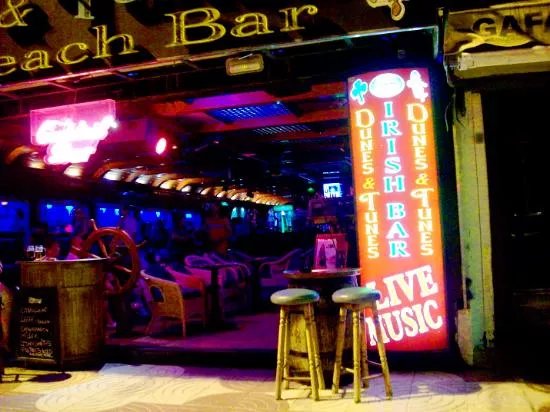 Dunes and Tunes, Irish Bar