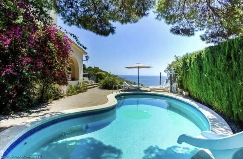 Beautiful villa with great sea view and swimming pool.