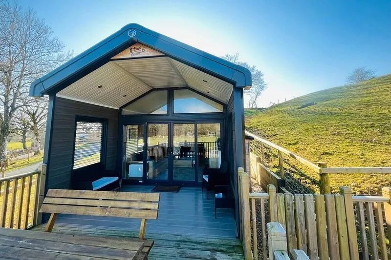 Meadow Retreat -  Cabin sleeping 6 guests  in 1 bedroom