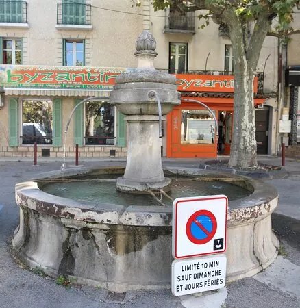 Fontaine De La Place Jmg Itard