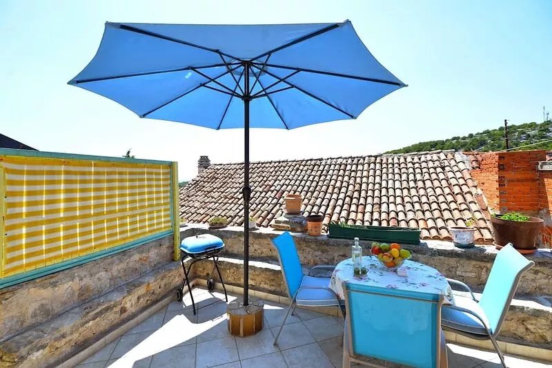 One bedroom apartment with terrace and sea view Murter (A-5097-b)