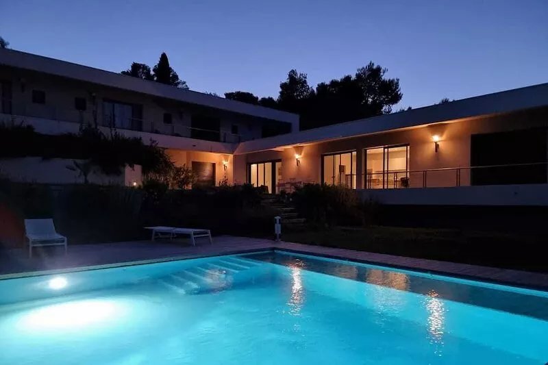 Contemporary luxury villa.12x6infinity pool. Salt treatment. Pine forest view.