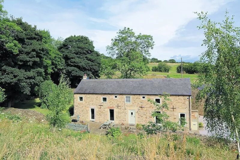 4 bedroom accommodation in Holymoorside, near Chesterfield