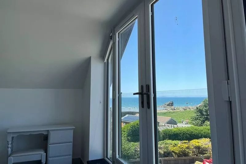 Seacliff Located Just 200m From the Popular Broad Haven Beach, Pembrokeshire