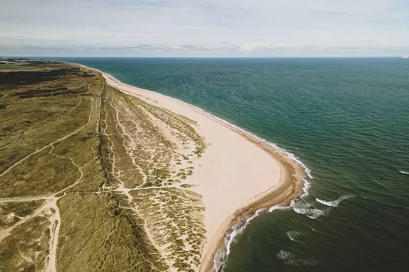 Stunning 2 bed holiday home by the sea with 5 person hot tub