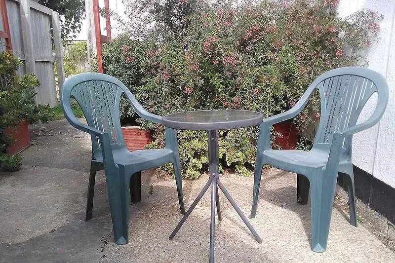 Accommodation for a couple, just a short walk from the beaches and harbour.