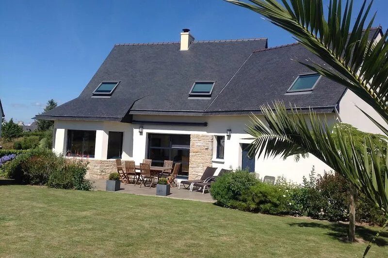 Recent house, near beach, bright, quiet, beautifl garden, 4 bikes