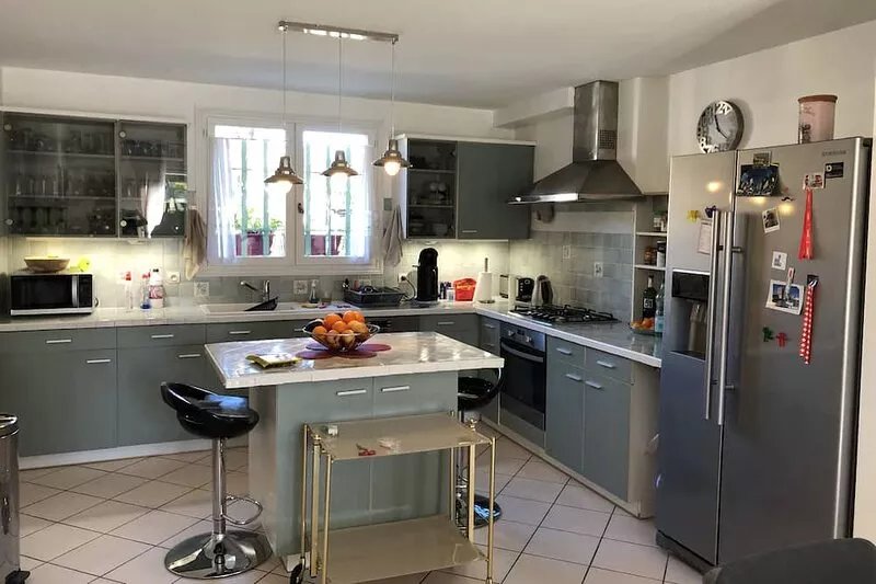 CHARMING FAMILY VILLA WITH SWIMMING POOL 15 MINUTES FROM THE SEA