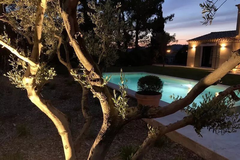 3 minutes from the center (Provencal village) and shops: Mas St Olive with