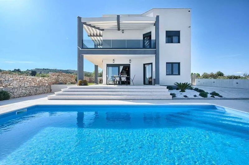 Villa Clear Skies - pool, jacuzzi, location, sea views, comfort and design