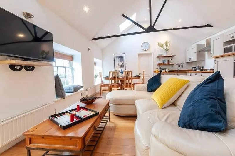Deluxe Mews Apartment - Plymouth - Sleeps 6 - 24