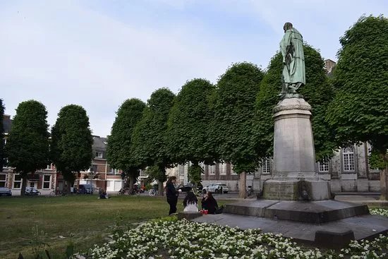 Standbeeld van Andre Dumont