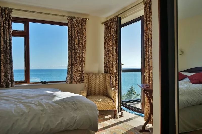 The Cottage - Sea Views, Direct Access to Beach