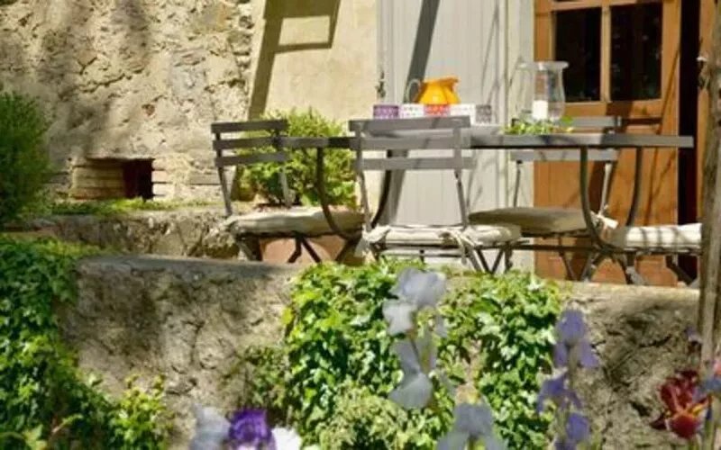 Beautiful private villa for 4 people with WIFI, pool, TV and parking