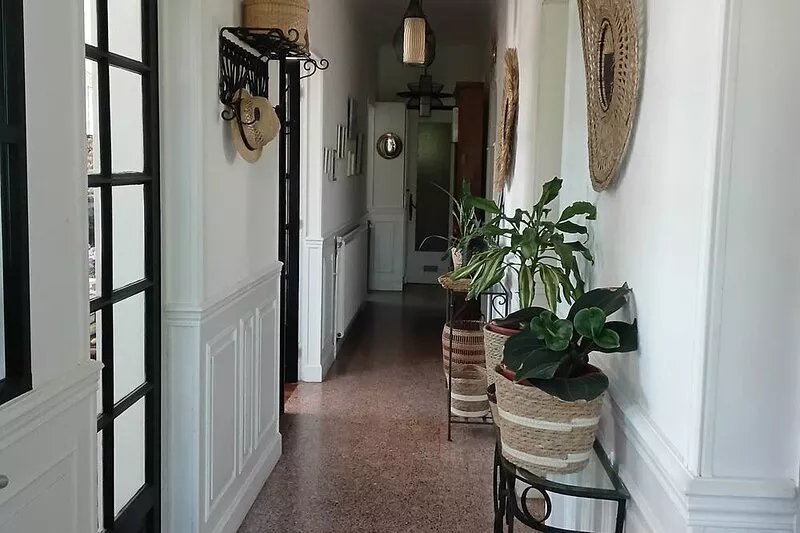 Apartment in villa in residential and quiet area, near the beach, center city