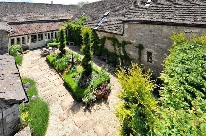 18th Century luxury converted Tithe Barn sleeping 10